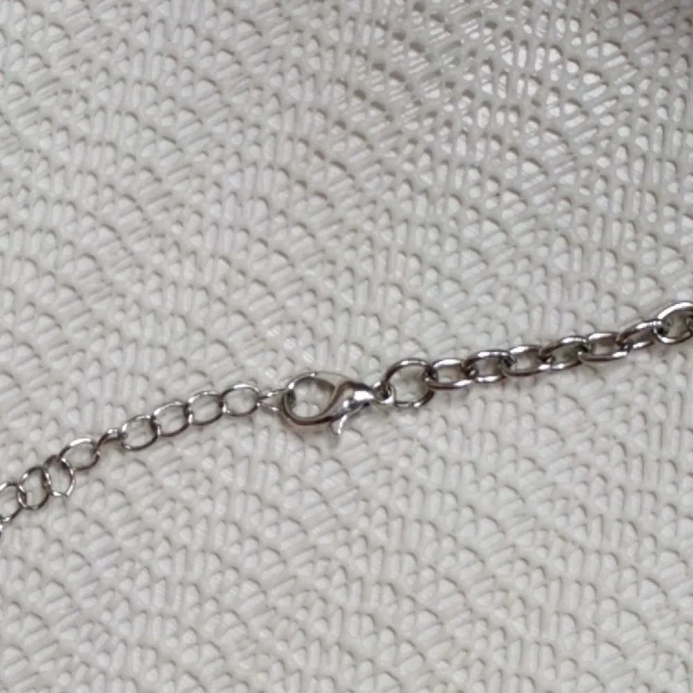 Women's Elegant Pink and Silver Beaded Necklace! - Picture 3 of 5